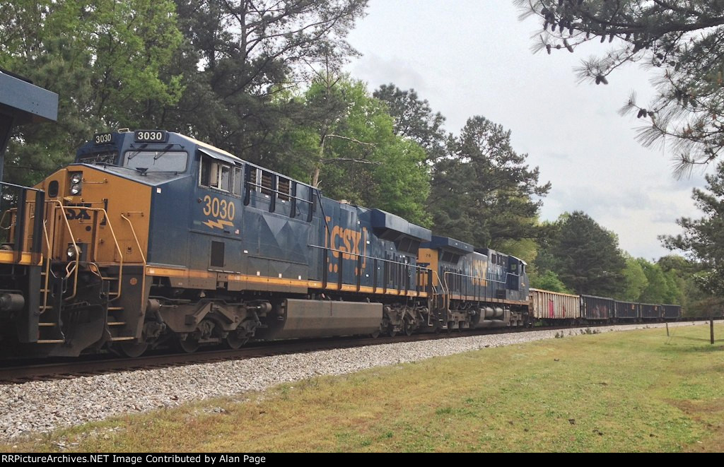 CSX 3030 and 76 wait for green